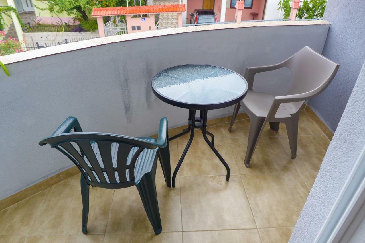 Alise Apartment Bar Exterior photo